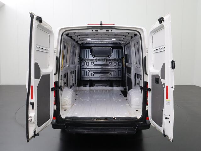 Volkswagen CRAFTER 2.0TDI 140PK DSG Automaat L3H2 | Navigatie | Camera | Airco | Cruise | 3-Persoons