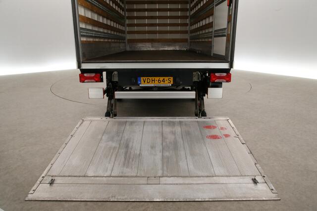 Volkswagen CRAFTER 2.0 TDI 177PK | Bakwagen L4.52m | Zijdeur | Laadklep | Airco | Camera | Cruise | 3 Persoons | Carplay