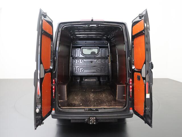 Volkswagen CRAFTER 2.0TDI 177PK DSG Automaat L3H3 | Navigatie | Camera | Airco | Cruise | Betimmering | 3-Persoons