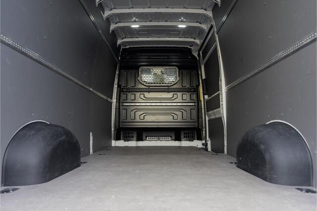 Volkswagen CRAFTER 35 TDI | L4H3 | NW Model | 140PK | Camera | CarPlay | Navigatie | Climate | PDC | Euro 6