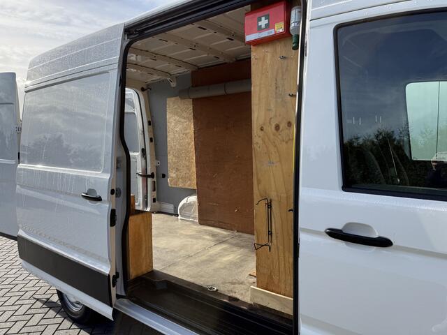 Volkswagen CRAFTER 2.0 TDI 140 PK / L3H3 / 1e EIG. / 3 TONS TREKHAAK / 3-ZITS / AIRCO / CRUISE / NAVI / 3000 KG AHG