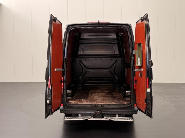 Volkswagen CRAFTER 2.0TDi 140PK L3H3 Dubbele Cabine | Leder | Navigatie | Camera | Airco | 3000Kg Trekhaak | Cruise | Betimmering