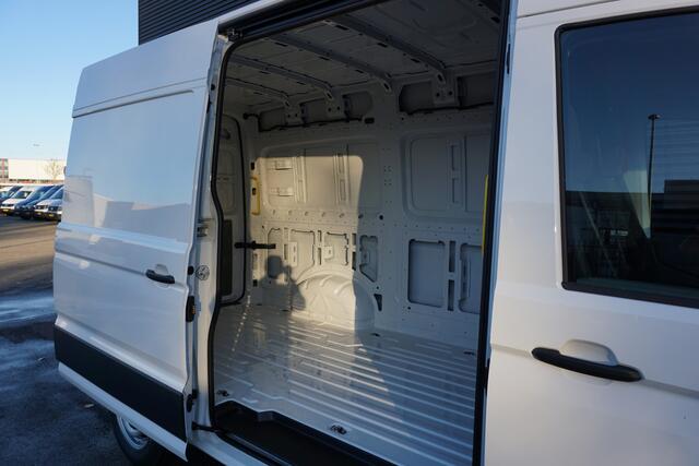 Volkswagen CRAFTER 140 PK Automaat L3H3/L2H2 Facelift Apple Carplay Camera Cruise Comfortstoel LED BPM Vrij!