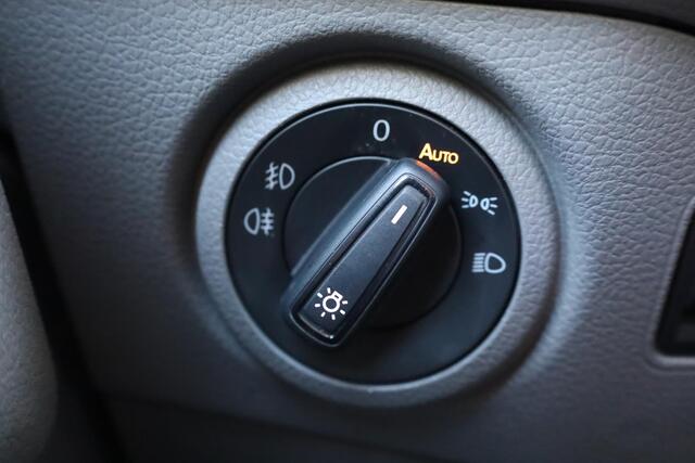 Volkswagen CRAFTER 30 2.0 TDI L3H3 Highline 103KW/140PK DSG, NL auto 1e eigenaar door ons geleverd en onderhouden, Achteruitrijcamera, trekhaak, ergo stoel, parkeersensoren rondom