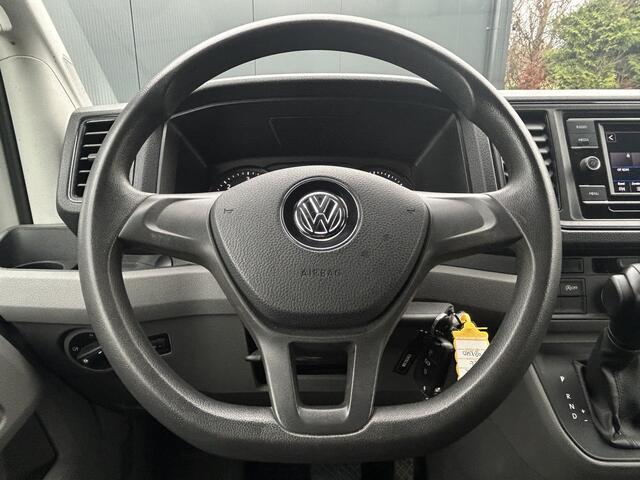 Volkswagen CRAFTER 35 2.0 TDI 141 PK / DSG AUTOMAAT / L3H3 / 3 TONS TREKHAAK / AIRCO / CAMERA / 3-ZITS