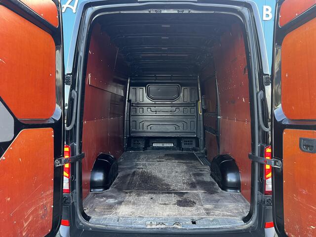 Volkswagen CRAFTER 30 2.0 TDI L3H3 Highline 177PK!! TREKH.3000KG|CAM|CRUISE|CARPLAY|LED|NAV|AC