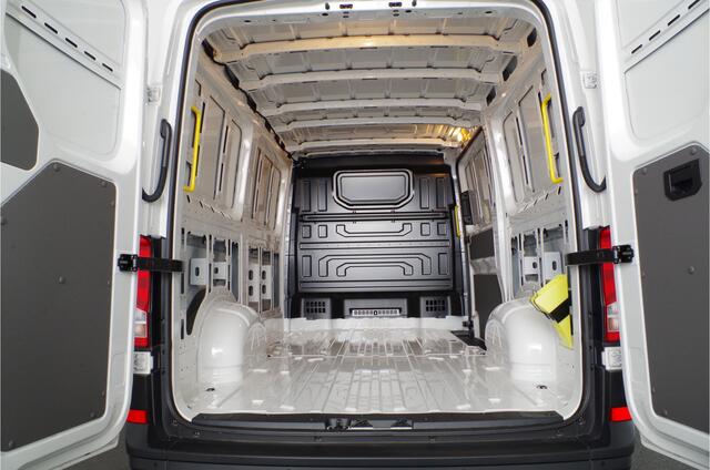 Volkswagen CRAFTER 35t 2.0 TDI L3H2 > BPM vrij!\Camera/cruise control/Apple Carplay/Android Auto/parkeersensor voor en achter Lease ook mogelijk!