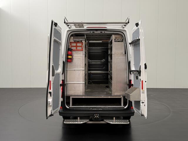 Volkswagen CRAFTER 2.0TDI L3H3 Imperiaal | Trekhaak | Werkplaats | Navigatie | Airco | Cruise | 3-Persoons | Betimmering