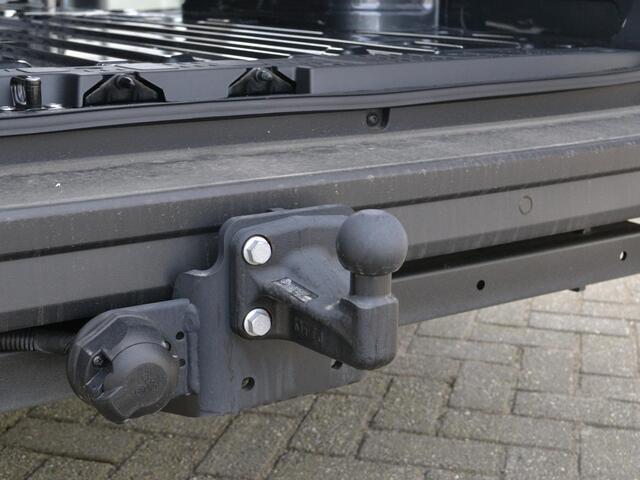 Volkswagen CRAFTER Bedrijfswagens 35 Exclusive 2.0 TDI 140pk DSG L3H3 · Camera · Trekhaak · Tussenschot · Alarm · Apple/Android Car Play · 17'' Inch · Garantie t/m 22-12-2028 of 100.000km