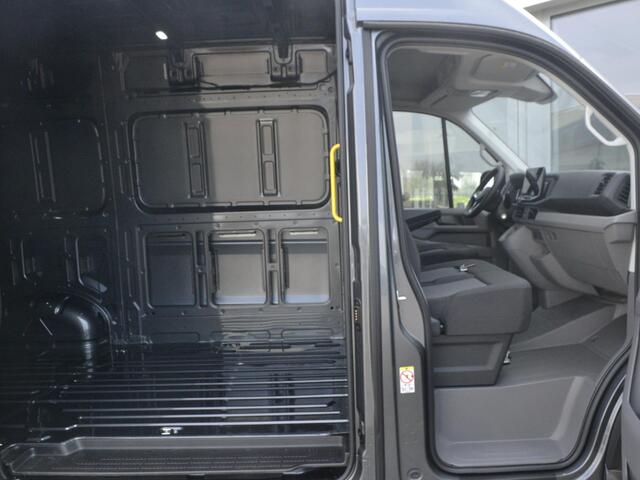 Volkswagen CRAFTER Bedrijfswagens 35 Exclusive 2.0 TDI 140pk DSG L3H3 · Camera · Trekhaak · Tussenschot · Alarm · Apple/Android Car Play · 17'' Inch · Garantie t/m 22-12-2028 of 100.000km