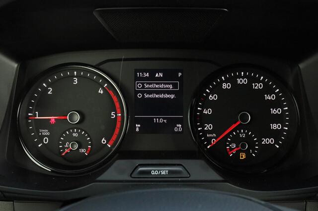 Volkswagen CRAFTER Trendline L3H3 140pk automaat GVW 3.5T BPM vrij | Achteruitrijcamera | Climatic | DAB | Bijrijdersbank