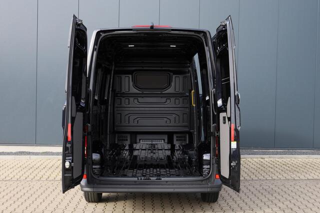 Volkswagen CRAFTER Trendline L3H3 140pk automaat GVW 3.5T BPM vrij | Achteruitrijcamera | Climatic | DAB | Bijrijdersbank