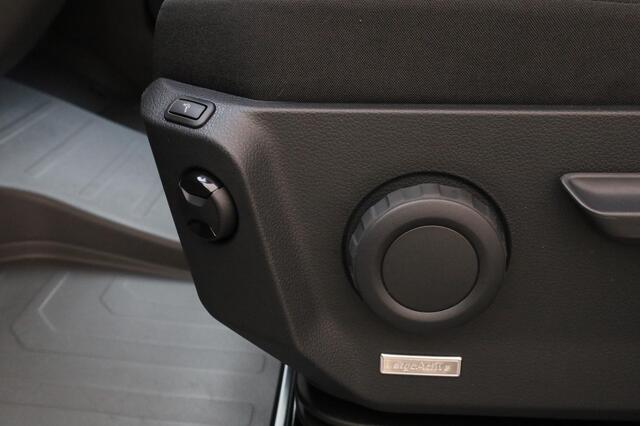 Volkswagen CRAFTER 140PK Exclusive L3H3 GVW 3.5T BPM vrij | Trekhaak | Adaptive Cruise Control | Climatic | Navigatie | Park Assist | Apple CarPlay / Android auto | DAB | 17 inch lichtmetalen velgen