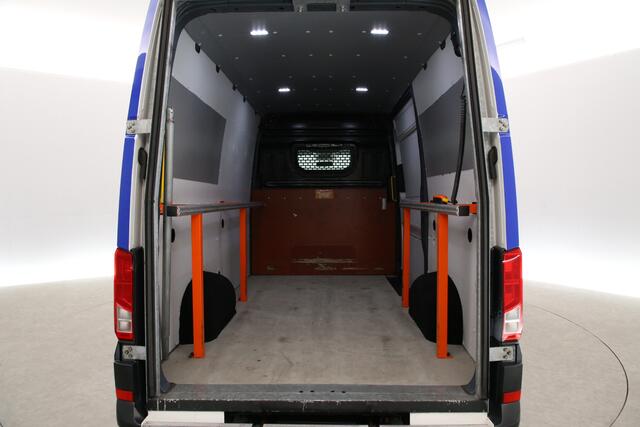 Volkswagen CRAFTER 2.0 TDI L3H3 | Laadklep | Airco | Camera | Cruise | Carplay | Parkeersensoren