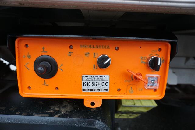 Volkswagen CRAFTER 50 177pk Automaat Bakwagen Laadklep Zijdeur Navigatie Camera Cruise control