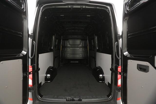 Volkswagen CRAFTER 2.0 TDI DSG HERO EDITION L3H3 | 140PK | FACELIFT MODEL | BPM VRIJ | 3000KG Trekgew. | Trekh. | Virtual | Adap. Cruise | 2xSchuifdeur | Clima | Carplay | Camera | Zonneklep