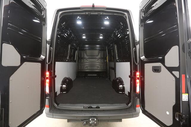 Volkswagen CRAFTER 2.0 TDI DSG HIGHLINE EXCLUSIVE L3H3 | FACELIFT MODEL | BPM VRIJ | Virtual | 3000KG Trekgew. | Trekh. | Adap. Cruise | Clima | Carplay | Camera |
