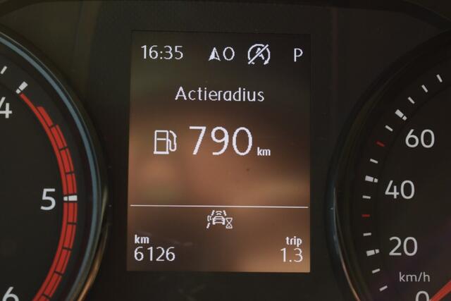 Volkswagen CRAFTER 2.0 TDI L3H3 Highline 140 PK LED TREKHAAK NAVI BETIMMERING