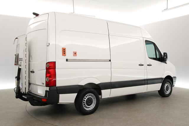 Volkswagen CRAFTER 35 2.0 TDI L2H2 140PK | MARGE | Laadklep | Airco | Cruise | Camera | Navi | 3 Zits | Parkeersens.