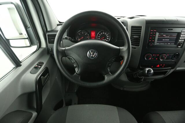 Volkswagen CRAFTER 35 2.0 TDI L2H2 140PK | MARGE | Laadklep | Airco | Cruise | Camera | Navi | 3 Zits | Parkeersens.