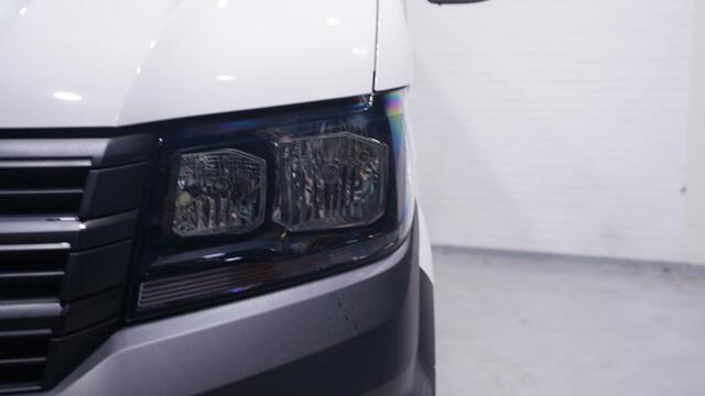 Volkswagen CRAFTER 2.0 TDI L3H3 Navi, Apple Carplay, Leder, Trekhaak Laadruimte Pakket, PDC V+A, 3-Zits