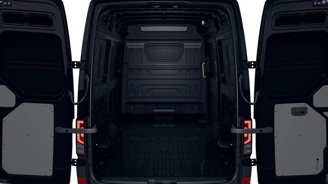 Volkswagen CRAFTER Trendline L3H3 140 pk automaat | Nieuw Model | BPM vrij | metallic | trekhaak | cruise control | bijrijdersbank