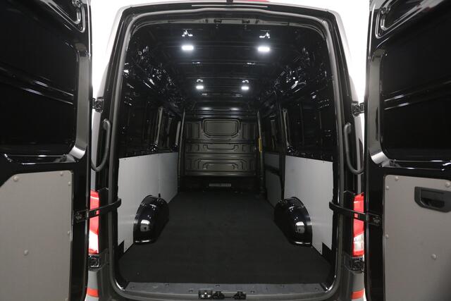 Volkswagen CRAFTER 2.0 TDI DSG Highline Exclusive L3H3 | Facelift Model | BPM Vrij | Virtual | 3000KG Trekgew. | Trekh. | Adap. Cruise | Clima | Carplay | Camera