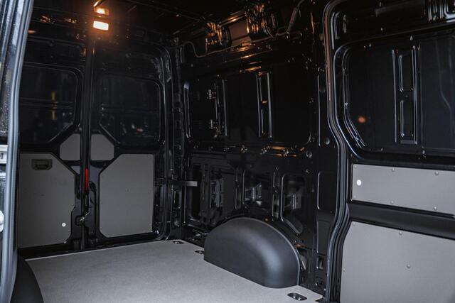 Volkswagen CRAFTER 2.0 TDI 177PK Automaat L3H3 Comfortline 2x LED | NAVI | Ergo. bestuurdersstoel | Camera | Trekhaak |