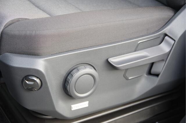 Volkswagen CRAFTER 35 2.0 TDI L3H3 177PK AUT. 2X SCHUIFDEUR, LED, TREKHAAK, STOELVERWARMING, CAMERA, NAVI, CRUISE, AIRCO, PARKEERSENSOREN, NIEUW!