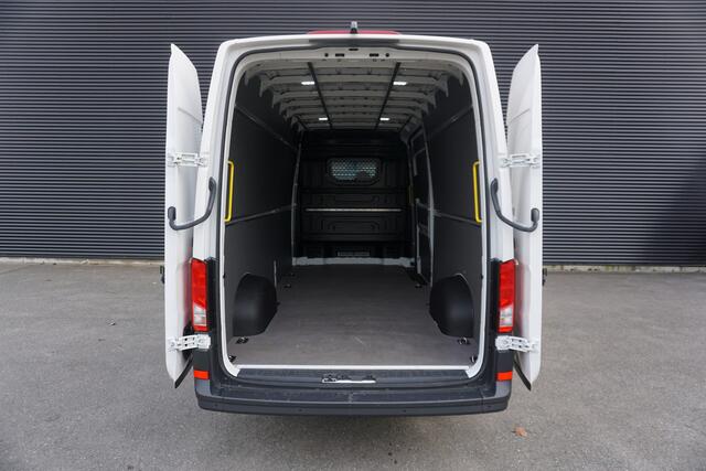 Volkswagen CRAFTER 35 177PK Automaat L4H3/L3H2 Facelift Apple Carplay Navigatie Camera Digitaal dashboard Camera