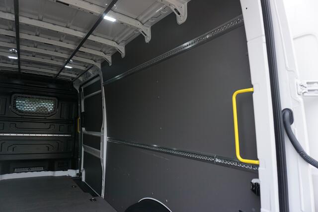 Volkswagen CRAFTER 35 177PK Automaat L4H3/L3H2 Facelift Apple Carplay Navigatie Camera Digitaal dashboard Camera