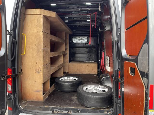 Volkswagen CRAFTER 35 2.0 TDI 140pk automaat L3H3 ( voorheen L2H2 ) Trendline / vaste prijs rijklaar ¤ 16.950 ex btw / lease vanaf ¤ 285 / grijs metallic / airco / cruise / pdc rondom / trekhaak / imperial