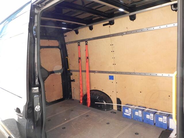 Volkswagen CRAFTER 35 2.0 TDI L3H3 Co