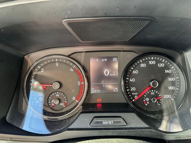 Volkswagen CRAFTER 2.0 TDI 140pk L3H3 | BPM-vrij | DAB | All Seasonbanden | Navigatie | Trekhaak | Sidebars | Betimmering | Camera