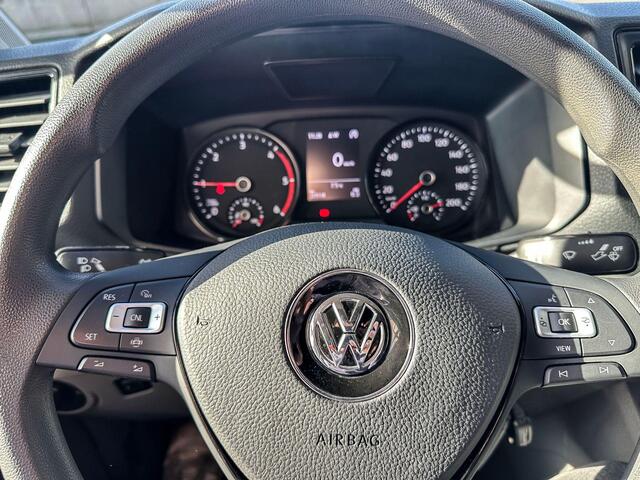 Volkswagen CRAFTER 2.0 TDI 140pk L3H3 | BPM-vrij | DAB | All Seasonbanden | Navigatie | Trekhaak | Sidebars | Betimmering | Camera