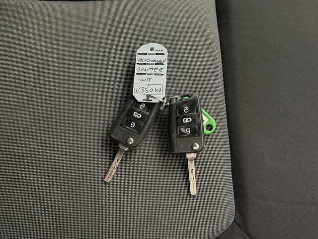 Volkswagen CRAFTER 2.0TDI 140PK L3H3 Highline | Led | Navigatie | Camera | Airco | 3000Kg Trekhaak