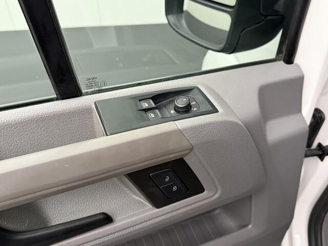 Volkswagen CRAFTER 2.0TDI 140PK L3H3 Highline | Led | Navigatie | Camera | Airco | 3000Kg Trekhaak