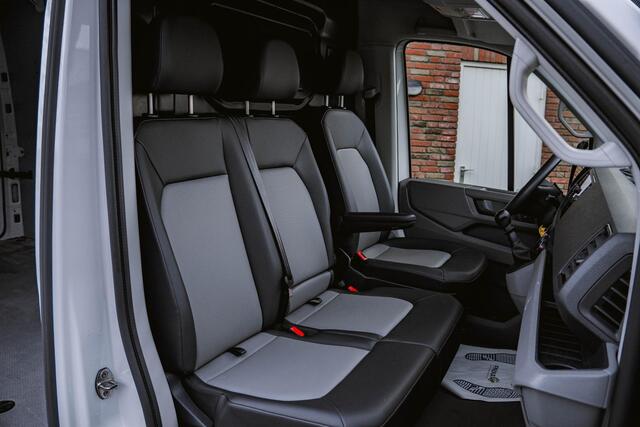 Volkswagen CRAFTER 2.0 TDI 102PK L3H3 NAVI Trekhaak Airco Leder