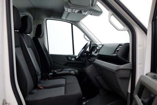 Volkswagen CRAFTER 35 2.0 TDI 140pk L3H2 (L2H1) D.C. Airco/Camera/CarPlay 12-2022