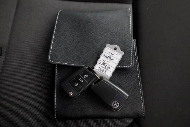 Volkswagen CRAFTER 35 2.0 TDI 140pk L3H2 (L2H1) D.C. Airco/Camera/CarPlay 12-2022