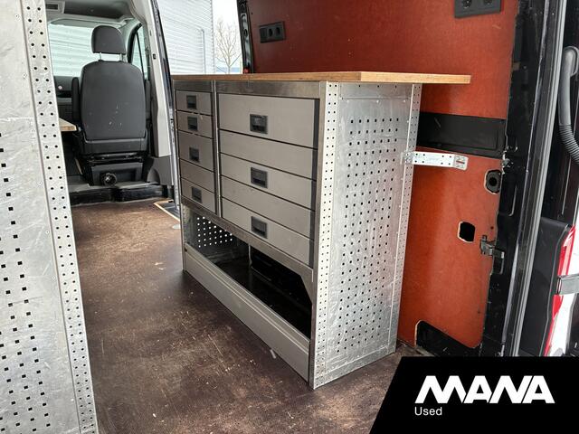 Volkswagen CRAFTER 35 2.0 TDI L3H3 Automaat Trekhaak 2x Treeplank Camera Cruise Standkachel Elektrische schuifdeur