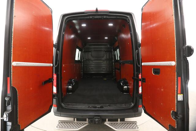 Volkswagen CRAFTER 2.0 TDI L3H3 141PK | Euro6 | 3000KG Trekgew. | Trekh. | Elektr. Schuifdeur | Airco | Camera | Cruise | Carplay | Navi | Kasten