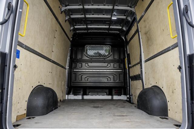 Volkswagen CRAFTER 2.0 TDI L3H2 | 140PK | Camera | Carplay | Mirrorlink | Cruise | Airco | 3-Zits