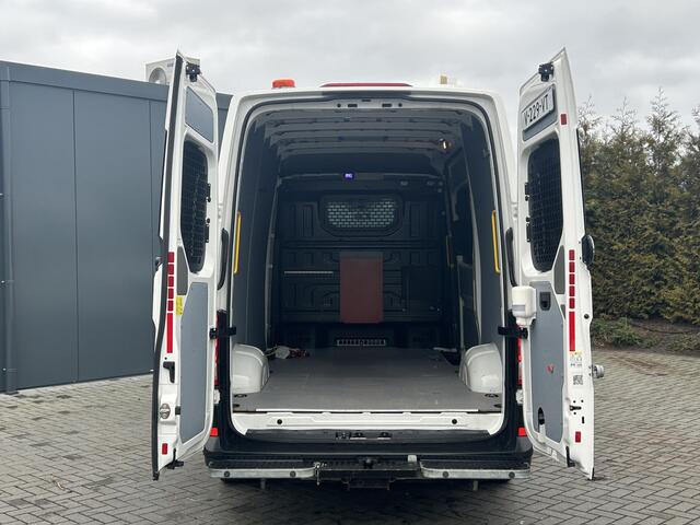Volkswagen CRAFTER 35 2.0 TDI 140 PK HIGHLINE / L3H3 / 1e EIG. / TREKHAAK / AIRCO / CRUISE / BLUETOOTH / 6-BAK