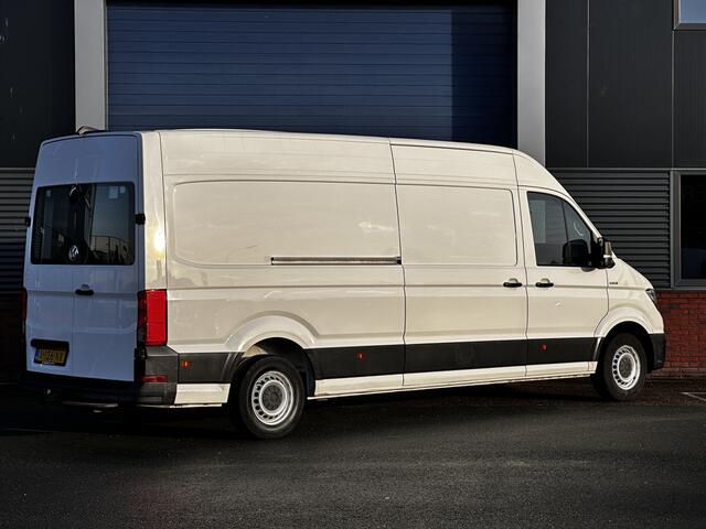 Volkswagen CRAFTER 35 2.0 TDI L4H3 Highline/ D-Riem verv: 151.000 KM!/ Zij-Schuifdeur Rechts/ Trekhaak/ Camera/ Apple + Android/ DAB+/ Navi/ Airco/ Cruise/ Elek. pakket/ Bluetooth/ Armsteun/ Dagrijverl./ Getint glas.