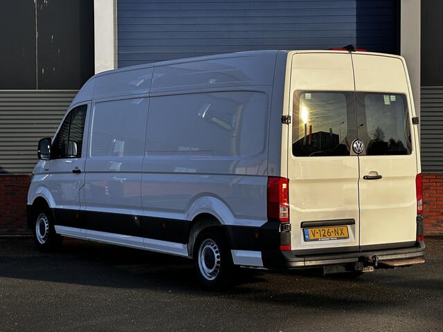 Volkswagen CRAFTER 35 2.0 TDI L4H3 Highline/ D-Riem verv: 151.000 KM!/ Zij-Schuifdeur Rechts/ Trekhaak/ Camera/ Apple + Android/ DAB+/ Navi/ Airco/ Cruise/ Elek. pakket/ Bluetooth/ Armsteun/ Dagrijverl./ Getint glas.