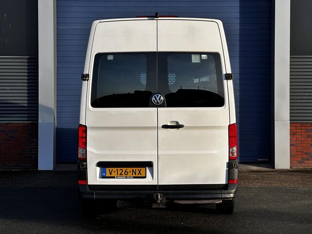 Volkswagen CRAFTER 35 2.0 TDI L4H3 Highline/ D-Riem verv: 151.000 KM!/ Zij-Schuifdeur Rechts/ Trekhaak/ Camera/ Apple + Android/ DAB+/ Navi/ Airco/ Cruise/ Elek. pakket/ Bluetooth/ Armsteun/ Dagrijverl./ Getint glas.