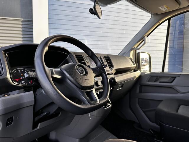 Volkswagen CRAFTER 35 2.0 TDI L4H3 Highline/ D-Riem verv: 151.000 KM!/ Zij-Schuifdeur Rechts/ Trekhaak/ Camera/ Apple + Android/ DAB+/ Navi/ Airco/ Cruise/ Elek. pakket/ Bluetooth/ Armsteun/ Dagrijverl./ Getint glas.