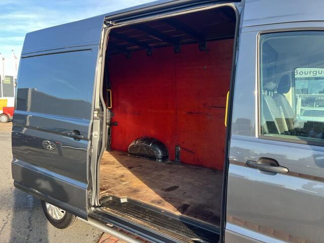 Volkswagen CRAFTER 35 2.0 TDI L3H3 Highline | 140Pk | Automaat | A-Camera | Trekhaak |