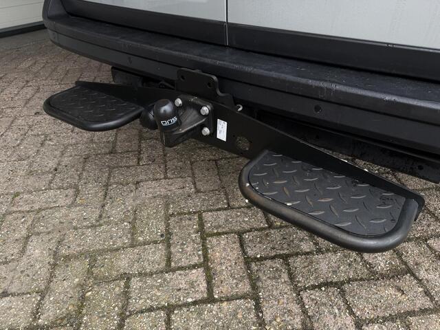Volkswagen CRAFTER 35 2.0 TDI L3H3 Highline | NAVIGATIE | APPLE CARPLAY | CAMERA | TREKHAAK | VOLLEDIG DEALER ONDERHOUDEN |